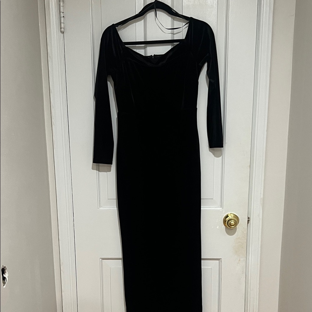 Windsor Elegant Black Velvet Long Sleeve Dress